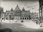 Der Roland eingemauert, die Scheiben zerstört: das Rathaus am Ende des Zweiten Weltkrieges | Foto: Staatsarchiv Bremen