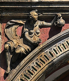 Linker Zwickel des zehnten Arkadebogen