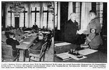 Fotos von der Amtseinführung Böhmckers am 24. Juni 1937 im Rathaus. Gauleiter und Reichsstatthalter Carl Röver (stehend bzw. links), hatte Böhmckers (rechts in Uniform) Amtseinführung gegen den Widerstand einzelner Senatoren und gegen den Willen Hitlers durchgesetzt | Foto: Gudrun Grebe