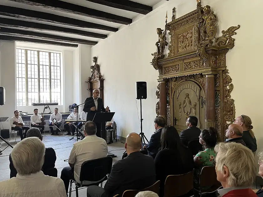 Bürgermeister Andreas Bovenschulte hielt zur Eröffnung der Ausstellung eine Rede. Bürgermeister Andreas Bovenschulte hielt zur Eröffnung der Ausstellung eine Rede.