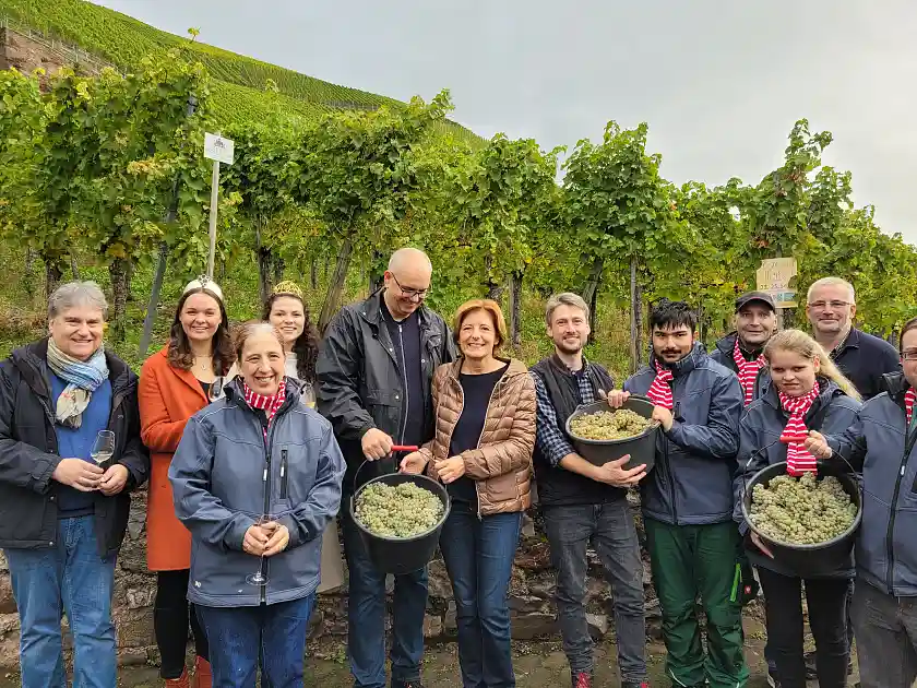 Teamwork: Gruppenfoto am Fuße des Bremer Weinbergs.