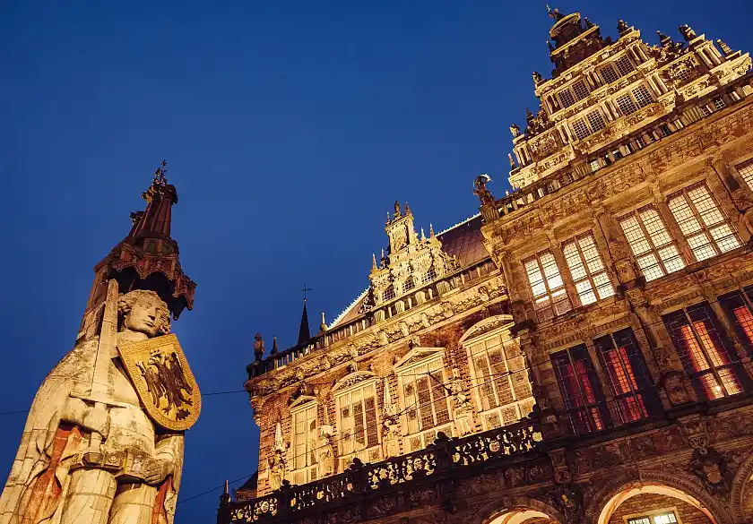 Das Rathaus und der Roland. Das Rathaus und der Roland.