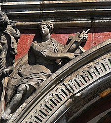 Linker Zwickel des achten Arkadebogen