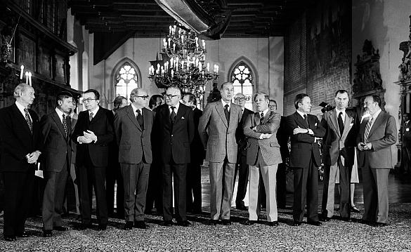 Gruppenbilde der Regierungschefs. Alle stehen nebeneinander