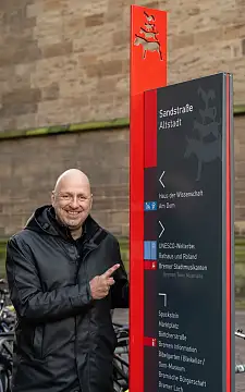Oliver Rau, Geschäftsführer der WFB Wirtschaftsförderung Bremen GmbH, stellte das neue Informations- und Leitsystem vor. Oliver Rau, Geschäftsführer der WFB Wirtschaftsförderung Bremen GmbH, stellte das neue Informations- und Leitsystem vor.