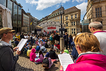 Eine gesungene Liebeserklärung an Bremen und Bremerhaven – für Schulklassen, Chöre und Musikfans ein schönes Gemeinschaftserlebnis | Foto: Patric Leo