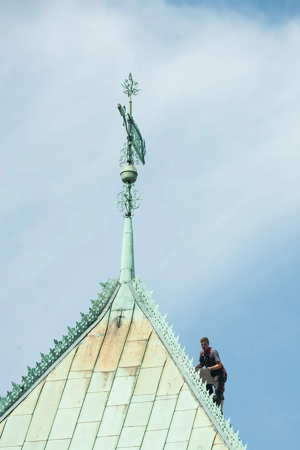 Arbeit unterhalb der Wetterfahne &copy;LIS/Michael Schnelle