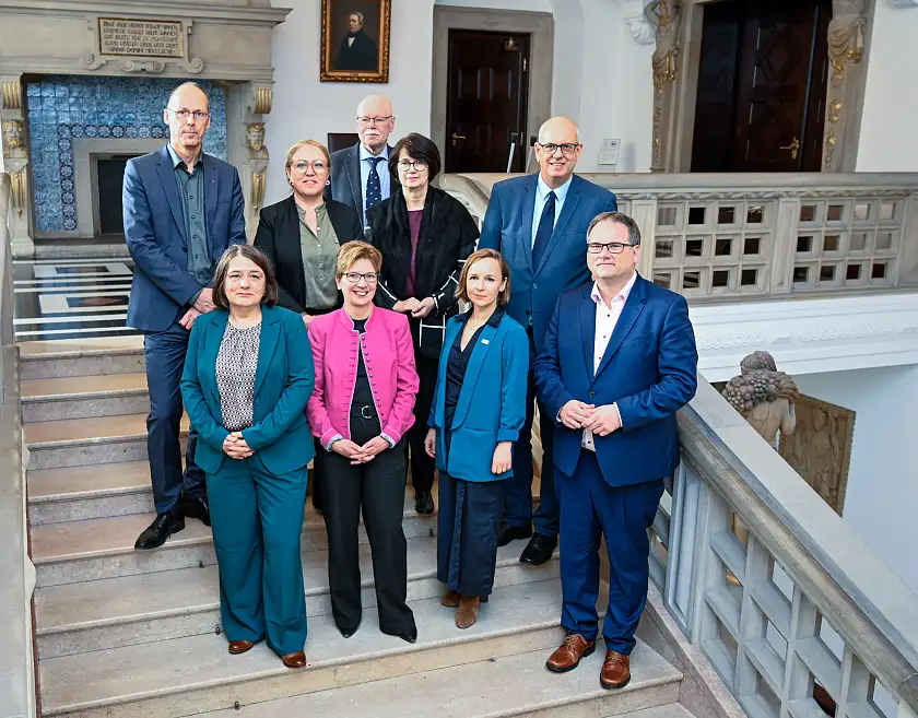 Der Senat nach der Wahl Henrike Mülles (vorne links). Wirtschaftssenatorin Kristina Vogt fehlt. 