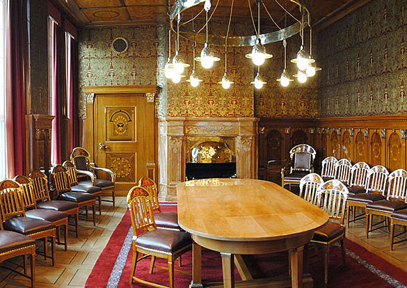 Golden Chamber: Room with gilded leather wallpaper