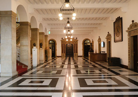 Upper Lobby: Picture of the Lobby. 