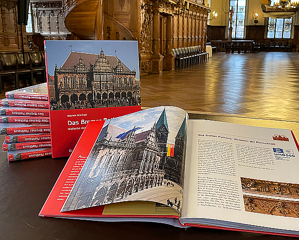 Ein Blick ins das neue Buch über das Bremer Rathauses