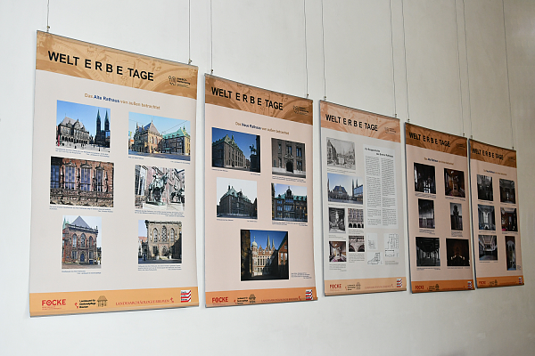 Plakate der Welterbe-Ausstellung in der Bremer Landesvertretung in Berlin.