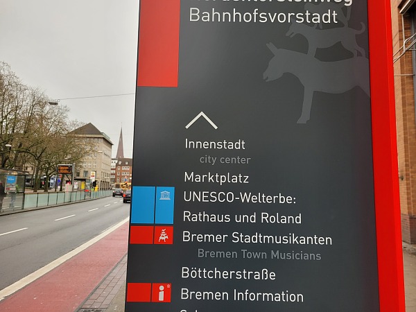 Hier geht es zum UNESCO-Welterbe Rathaus und Roland. Foto: Senatskanzlei/Peter Lohmann