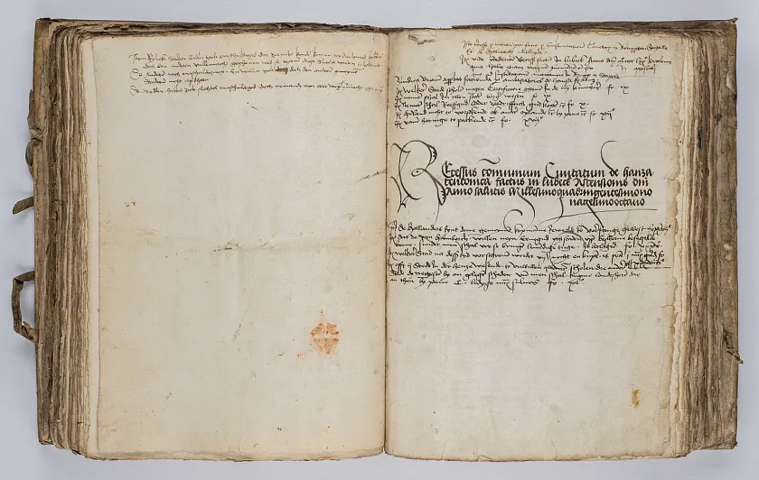 Rezesse sind die schriftlich fixierten, einstimmigen Beschlüsse der Hansetage. Sie sind eine Innovation der Hanse, die damit für ihre Mitglieder eine verbindliche politische Beschlusslage schuf. Die Überlieferung der Rezesse ist komplex und räumlich über den gesamten Hanseraum verteilt. Die Bremer Handschrift zählt zu den drei wichtigsten erhaltenen Rezessbänden und enthält Beschlüsse aus über 100 Jahren.