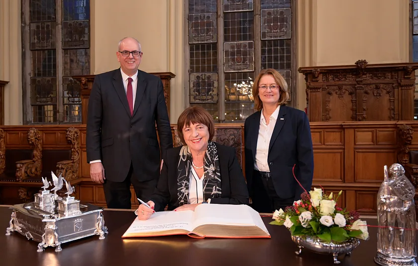 Ein Blick in die Obere Halle des Rathauses während des 21. Wilhelm Kaisen Bürgermahls.