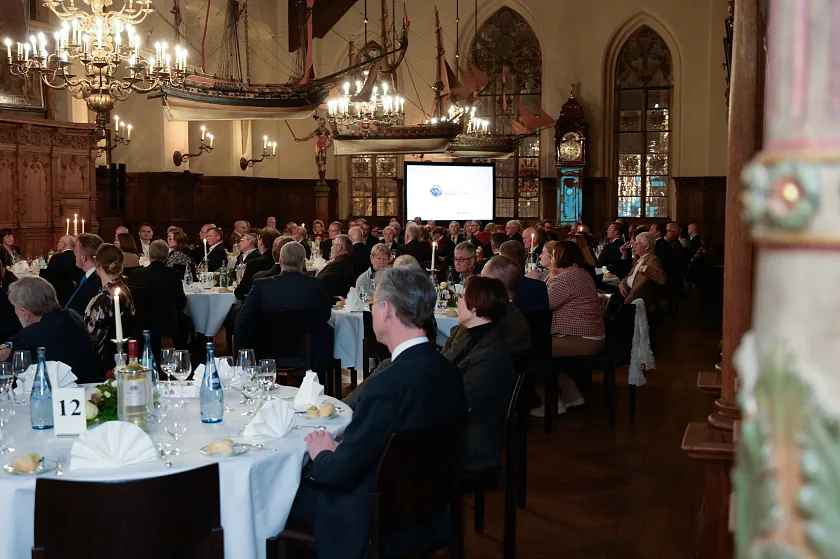 Ein Blick in die Obere Halle des Rathauses während des 21. Wilhelm Kaisen Bürgermahls.