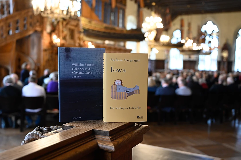 Wilhelm Bartsch erhielt den 71. Bremer Literaturpreis für seinen Gedichtband Hohe See und niemands Land; Stefanie Sargnagel den Förderpreis für ihr Buch Iowa – Ein Ausflug nach Amerika.
