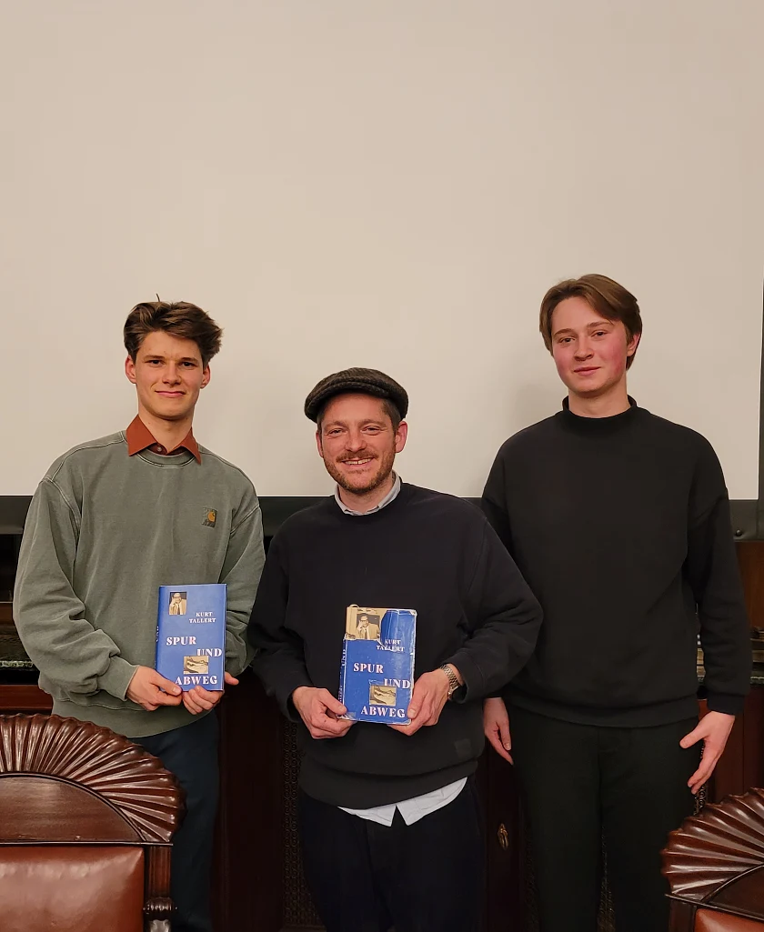 Zeitzeugengespräch mit Kurt Tallert (Mitte) im Senastssaal.