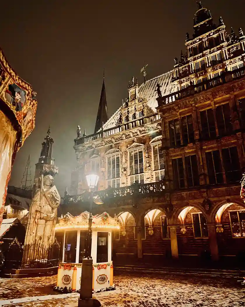 Blick auf das Bremer Rathaus und dem Bremer Roland.