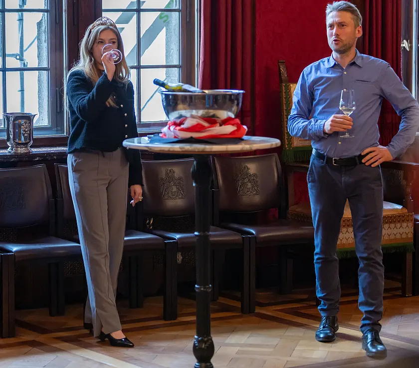 Weinprobe mit Weinkönigin Charlotte Weihl und Bremens Ratskellermeister Frederik Janus