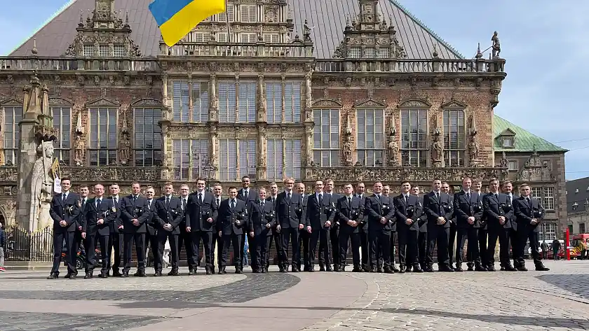 Eine gute Verbindung: das UNESCO-Welterbe Bremer Rathaus und Roland und die Vereidigung der Feuerwehr Bremen.