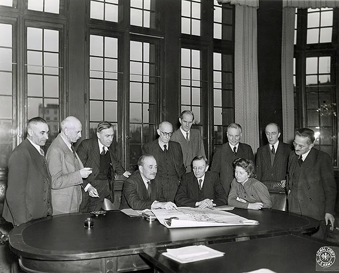 Arbeiten für Bremen: Bürgermeister Kaisen im Senatsaal