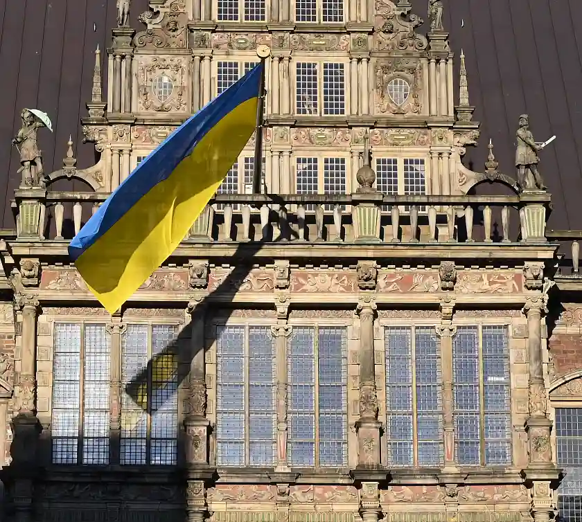Ukraine-Flagge am Bremer Rathaus