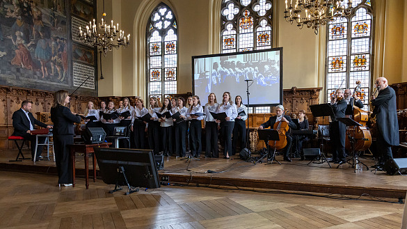 Singen für Odessa: ein Chor in Bremen, der andere zugeschaltet aus der Ukraine.